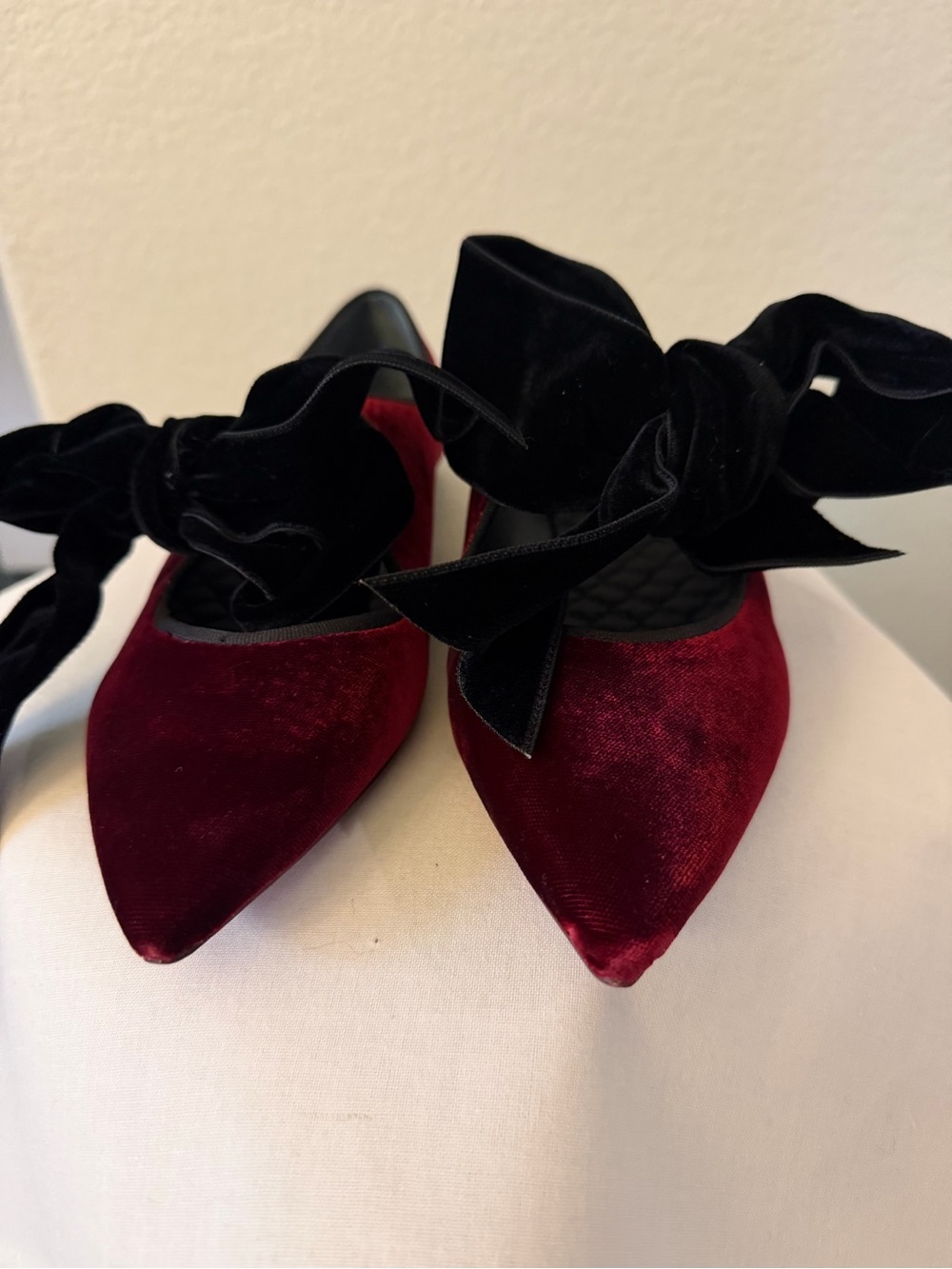 TORY B Women's Burgundy Velvet Pointed-Toe Flats with Black Velvet Bow